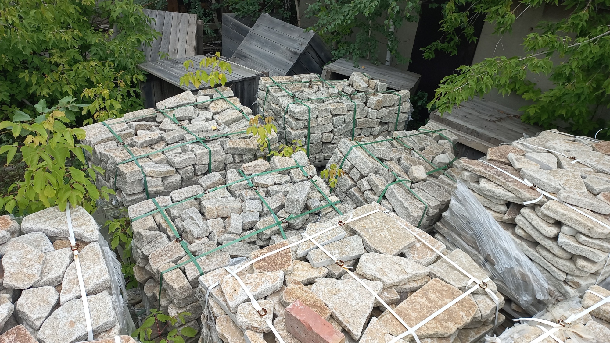 Плитняк галтованный гранитный для ландшафтного дизайна купить в Березниках