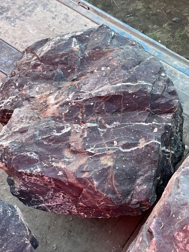 Камни для ландшафтного дизайна красно-фиолетовые 10-60 килограмм купить в Березниках