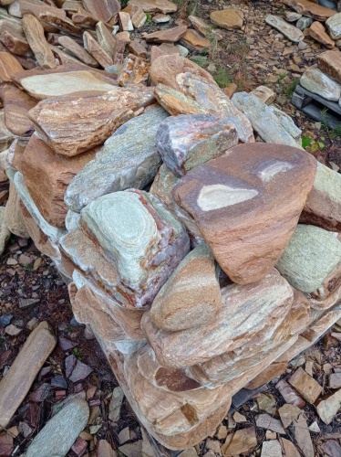 Златолит жёлтый, жёлто-зелёный глыбки и валуны для ланшафтного дизайна купить в Березниках