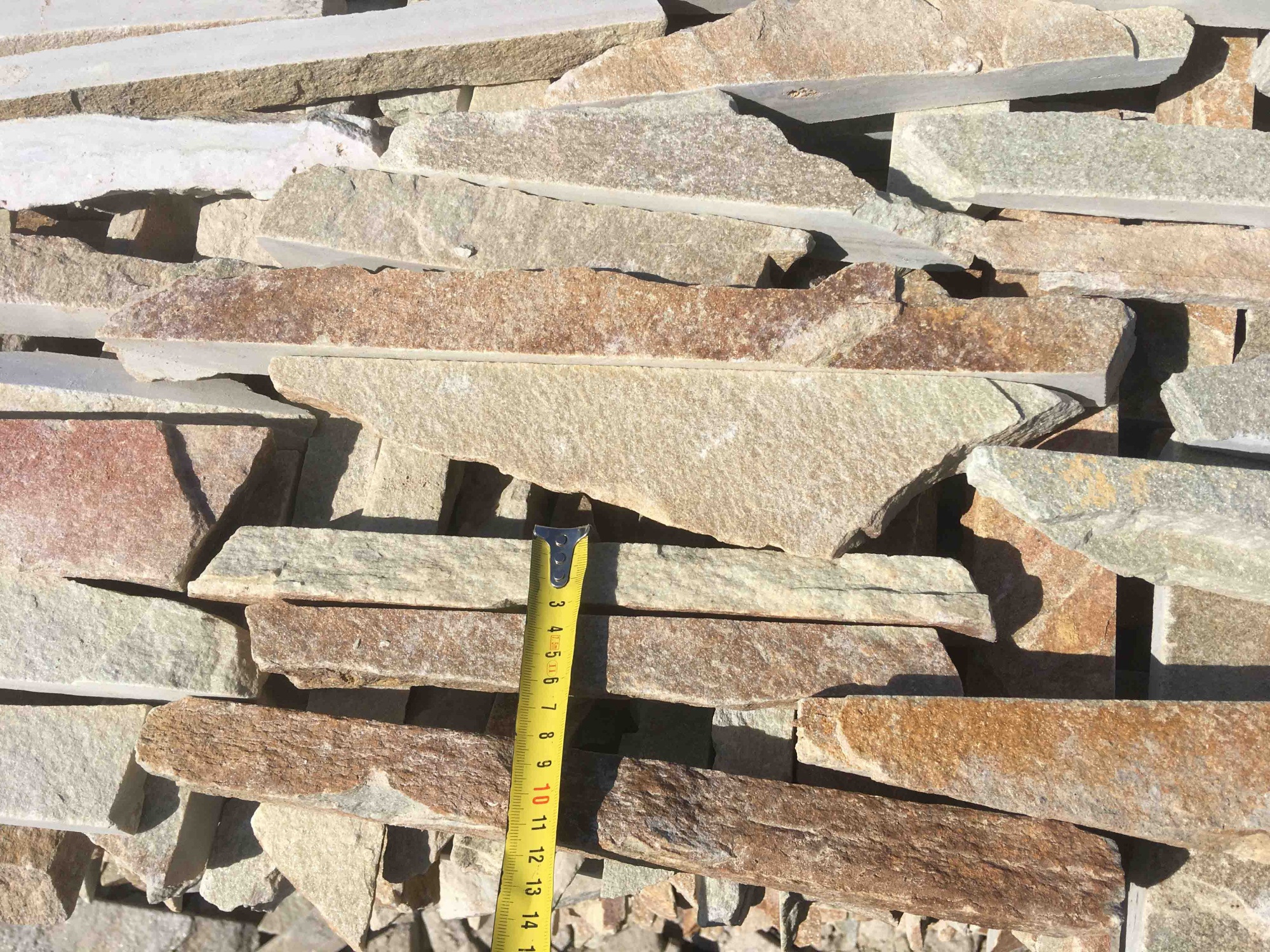 Горбушка златолит золотистый для облицовки купить в Березниках