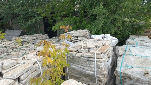 Плитняк галтованный гранитный для ландшафтного дизайна купить в Березниках