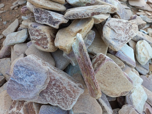 Златолит жёлтый, жёлто-зелёный глыбки и валуны для ланшафтного дизайна купить в Березниках