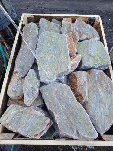 Златолит жёлтый, жёлто-зелёный глыбки и валуны для ланшафтного дизайна купить в Березниках