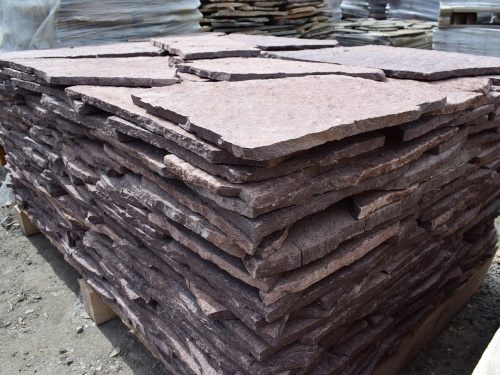 Плитняк лемезит бордовый для облицовки цоколя 20-25 мм  купить в Березниках