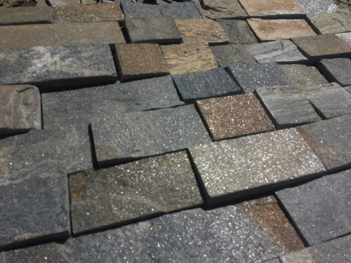 Плитка пилёная златолит Уральский для цоколя, отмостки купить в Березниках