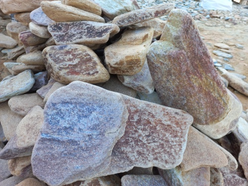 Златолит жёлтый, жёлто-зелёный глыбки и валуны для ланшафтного дизайна купить в Березниках