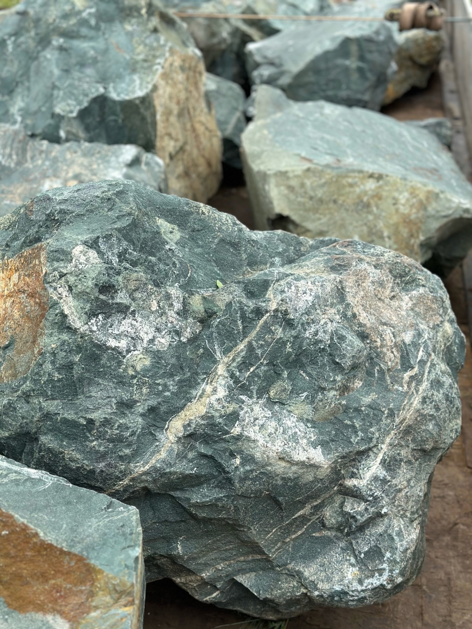 Камни для ландшафтного дизайна зелёные 10-60 килограмм купить в Березниках