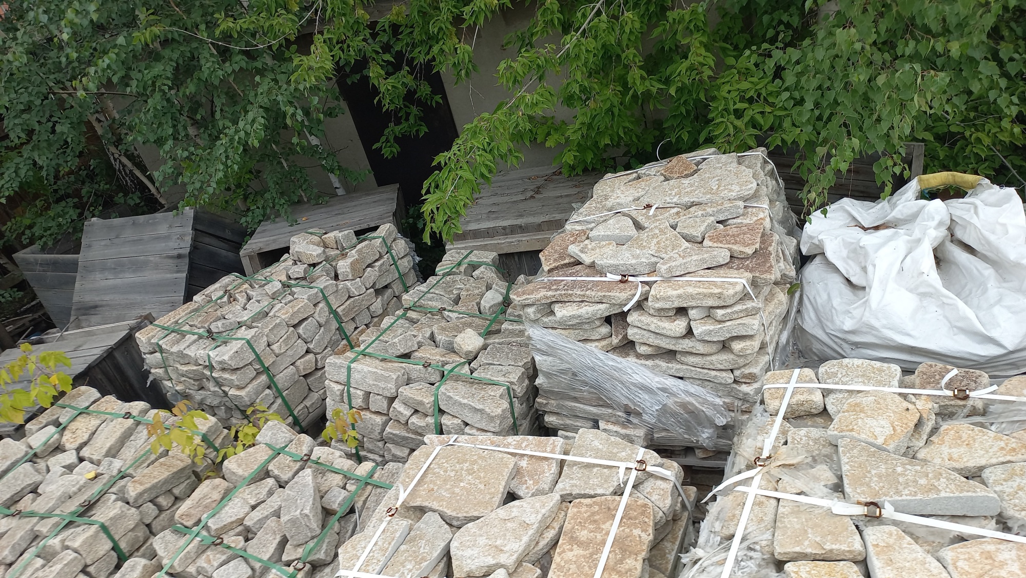 Плитняк гранитный галтованный купить в Березниках