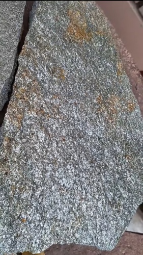 Плитняк златолит серебристый для цоколя, отмостки купить в Березниках