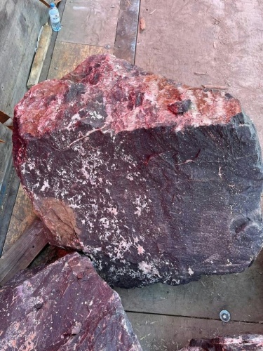 Камни для ландшафтного дизайна красно-фиолетовые 10-60 килограмм купить в Березниках