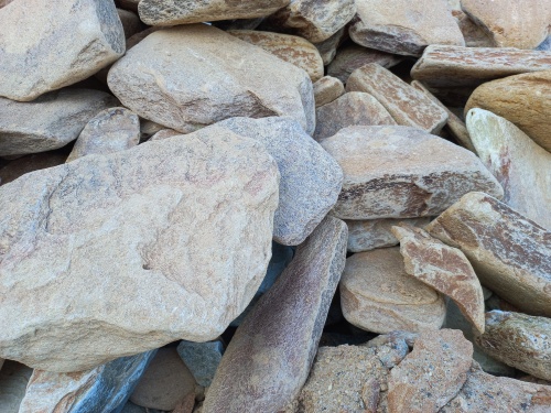 Златолит жёлтый, жёлто-зелёный глыбки и валуны для ланшафтного дизайна купить в Березниках