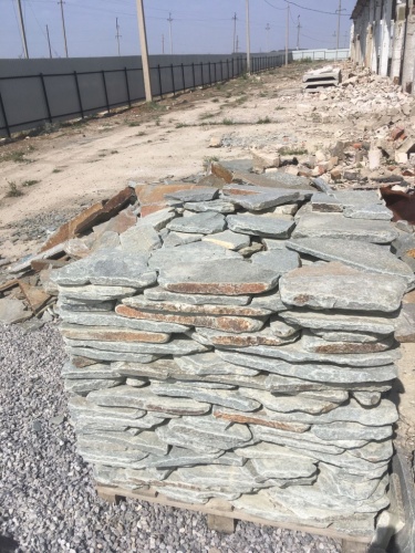 Златолит серебристый галтованный для цоколя купить в Березниках