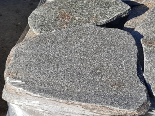 Златолит серебристый галтованный для цоколя купить в Березниках