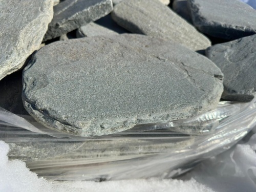 Плитняк златолит зелёный галтованный для мощения на бетон купить в Березниках