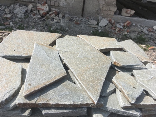 Златолит серебристый галтованный для цоколя купить в Березниках